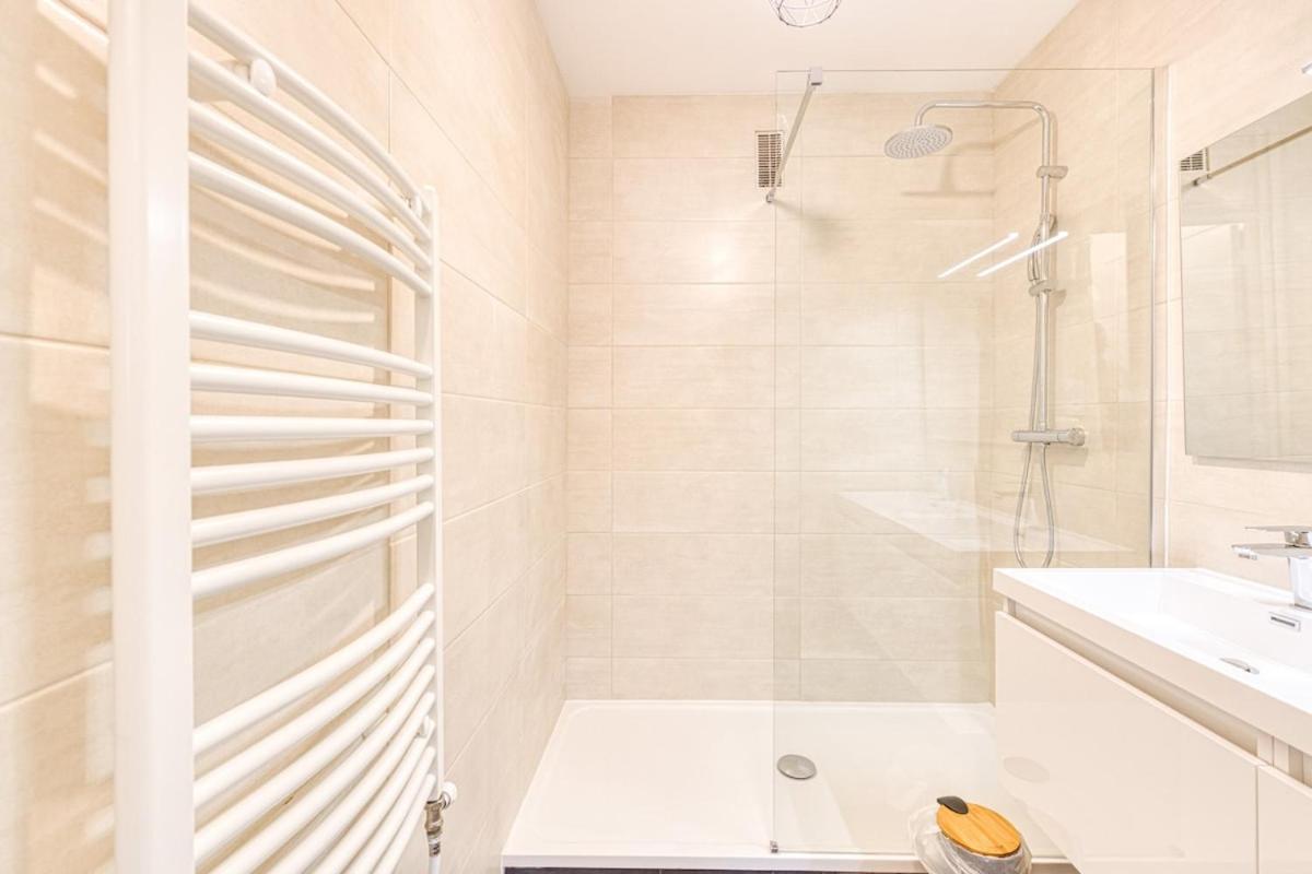 Magnificent Apartment, 4 Bedrooms, Fiber Wifi Grenoble Exteriör bild